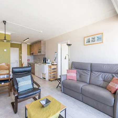With Pool & Parking, Cleaning Included Apartment