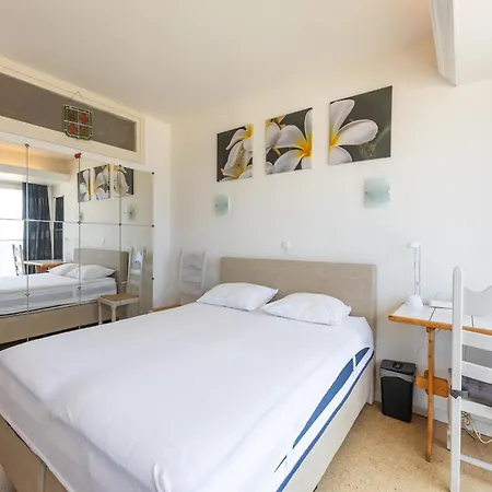 With Shared Pool, Cleaning Included Apartment Middelkerke