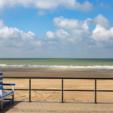 With Pool & Parking, Cleaning Included Middelkerke