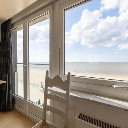 Apartment With Pool & Parking, Cleaning Included *