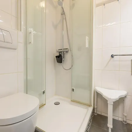 With Pool & Parking, Cleaning Included Apartment *